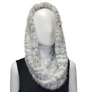 🌹FUZZY BLACK AND WHITE INFINITY SCARF